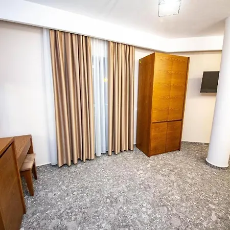 Center Ksamil
