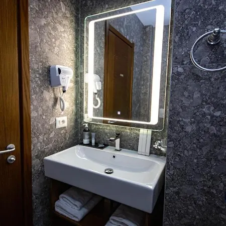 Center Hotel 3*