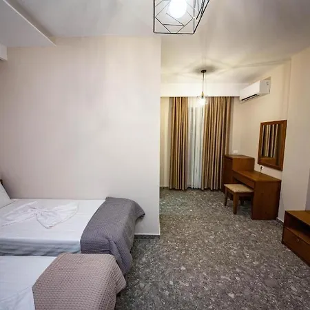 Center Hotel Ksamil