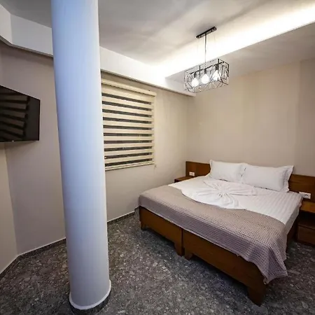 Hotel Center Ksamil
