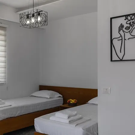 Center 3* Εξαμίλιο