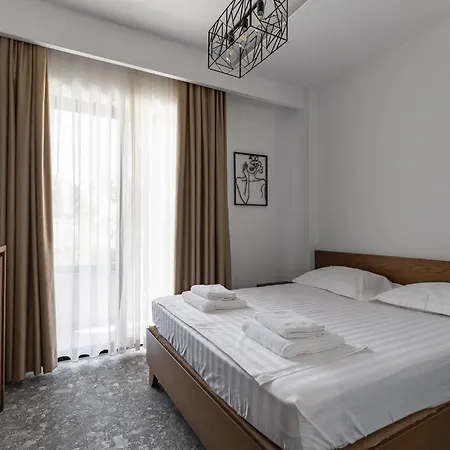Center 3* Εξαμίλιο