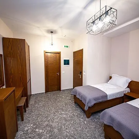 Center 3* Εξαμίλιο